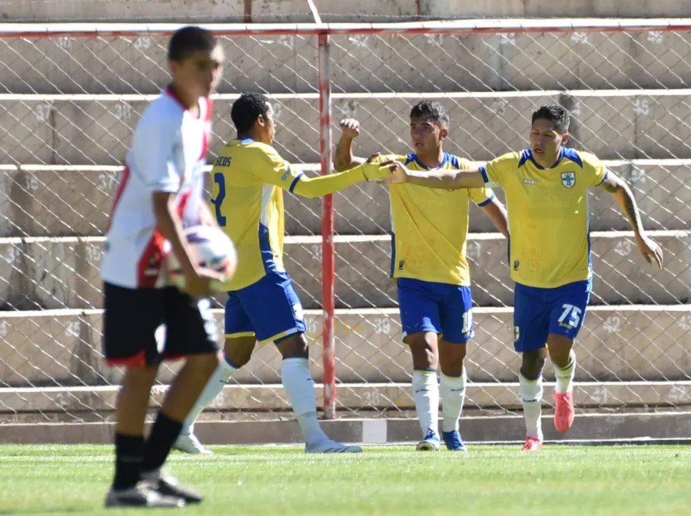 La celebración del primer gol anotado por Denilson Valda