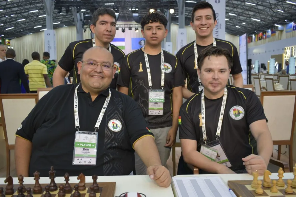 El team masculino en el certamen internacional. Foto: Federación Boliviana de Ajedrez.
