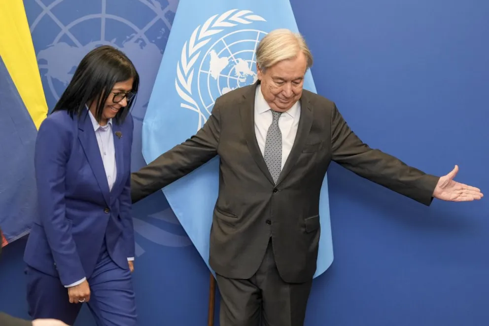 El Secretario General de las Naciones Unidas (ONU), António Guterres, recibe a la presidenta en funciones de Venezuela, Delcy Rodríguez. Foto: EFE 