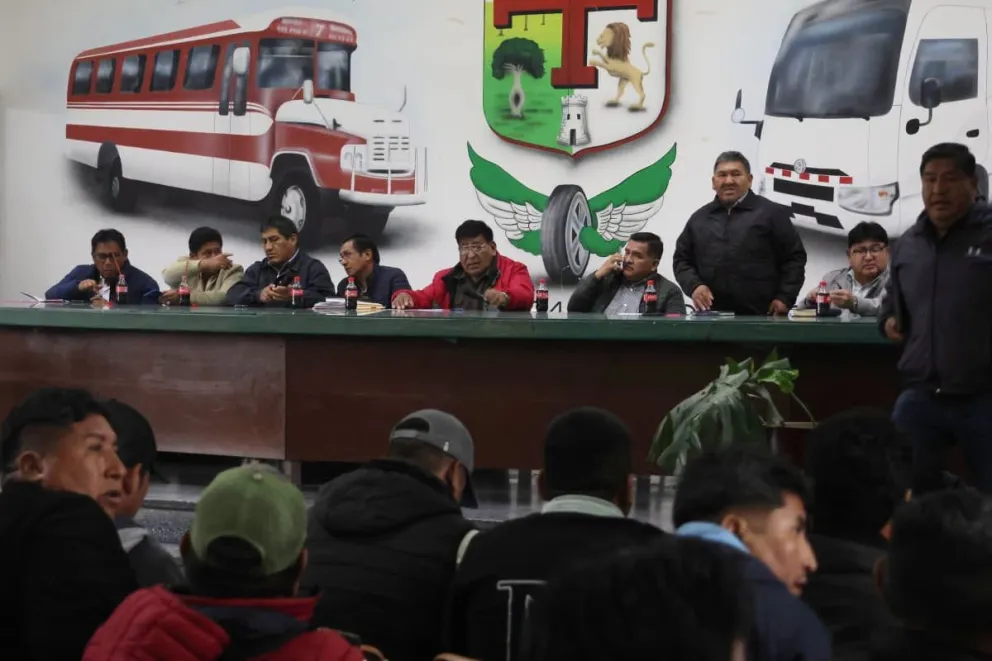 Ampliado de choferes federados en Santa Cruz. Foto. APG