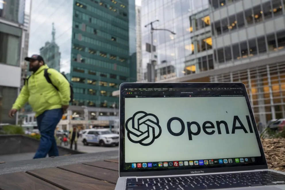 En la imagen de archivo, un ordenador con el logo de OpenAI en Nueva York (Estados Unidos). EFE/ Angel Colmenares