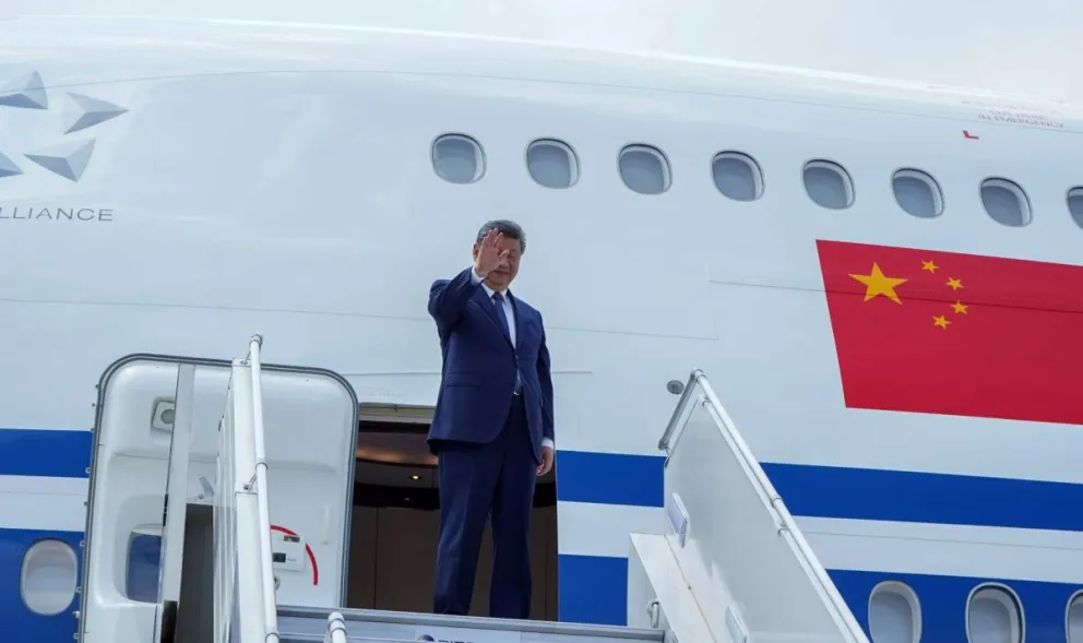 El presidente de China, Xi Jinping, el 13 de septiembre de 2026, marchándose de Nueva Delhi (India) tras participar en la 18ª cumbre de líderes del bloque emergente BRICS. Foto: EFE