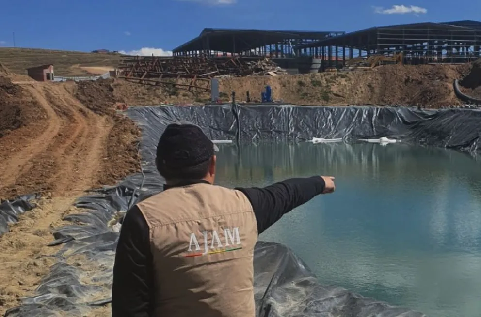 Piscina de lixiviación de una de las recicladoras de minera en Viacha que fueron clausuradas por la AJAM. Foto: AJAM 