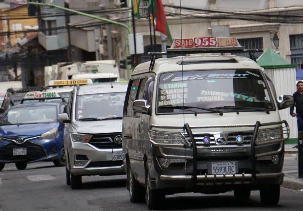 Los pasajes del transporte público tuvieron un alza en dos ciudades capitales. Foto: APG
