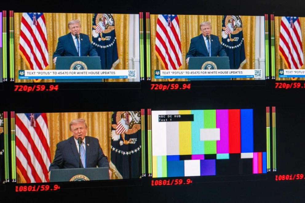 Un monitor de televisión situado en la sala de prensa de la Casa Blanca muestra al presidente estadounidense, Donald Trump, durante un discurso el pasado 16 de julio. Foto: EFE
