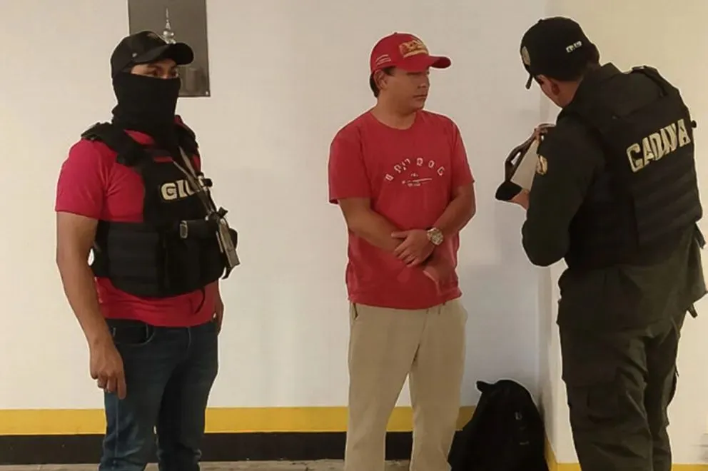 Marcelo Arce cuando fue detenido en un barrio exclusivo de Santa Cruz. Foto archivo:APG