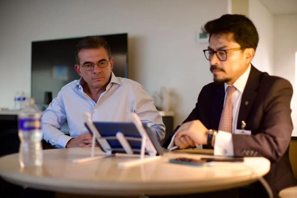 El presidente Rodrigo Paz, junto con el ministro de la Presidencia, Fernando Aramayo. Foto: Prensa de la Oficina del Presidente