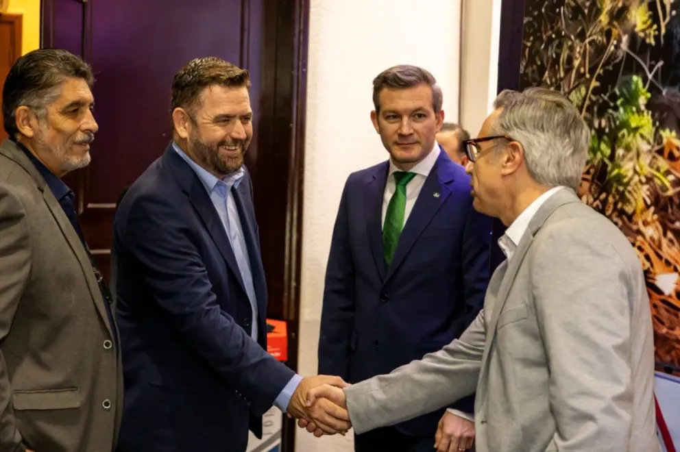 El presidente de la Fexpocruz, Klaus Krerking junto a empresarios y expositores. Foto: Fexpocruz