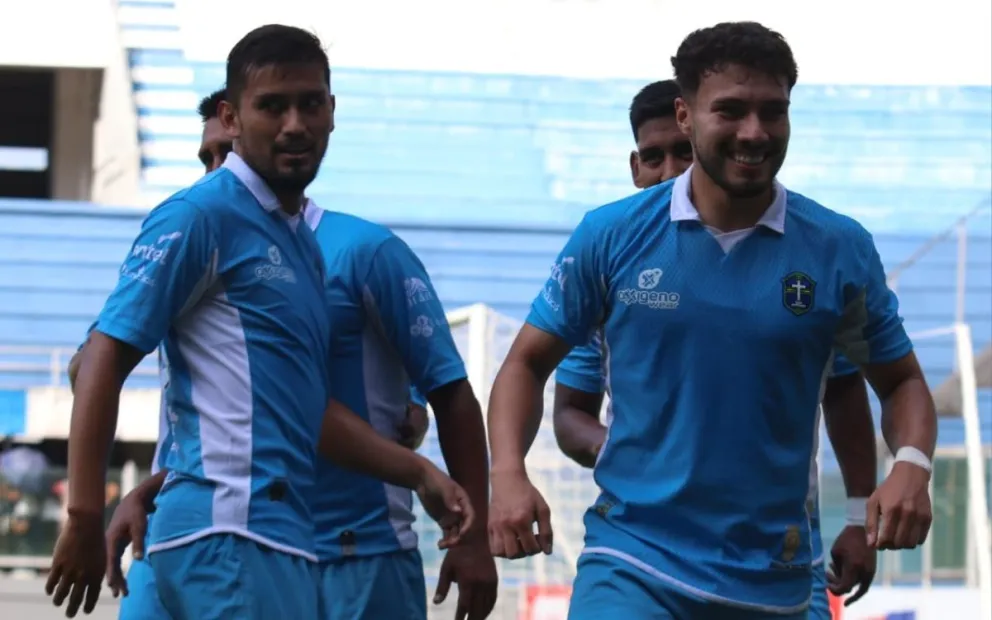 Jugadores de San Antonio celebran uno de sus goles. Foto: Agencia Marka Registrada.