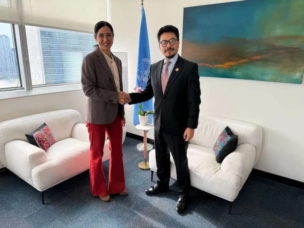 El ministro de la Presidencia, Fernando Aramayo Carrasco, se reunió con la directora regional para América Latina y el Caribe del Programa de las Naciones Unidas para el Desarrollo (PNUD), Michelle Muschett. Foto: Ministerio de Presidencia