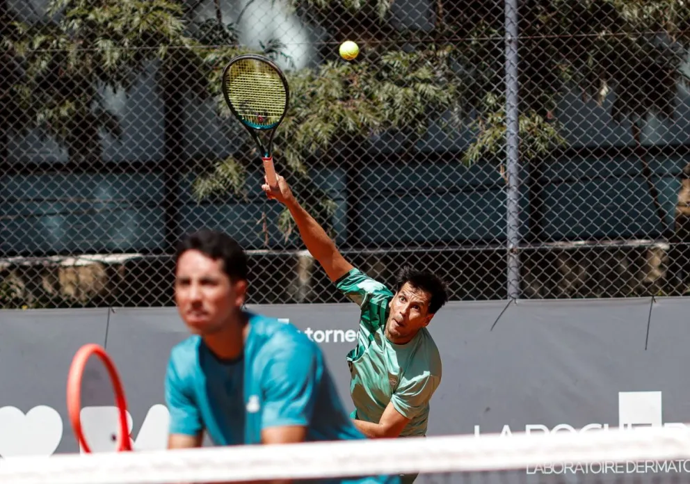 Dellien (de frente) y Zeballos, en su encuentro de semifinales. Foto: Prensa AAT.