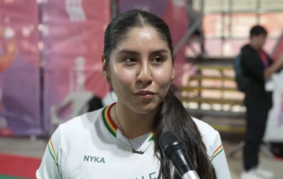 La boliviana Camila Rivero durante la entrevista que concedió a la organización. Crédito: Santa Fe 2026