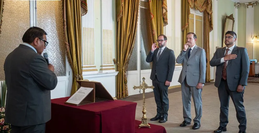 El canciller, Héctor Huanca, posesionó a tres nuevos viceministros. Foto Cancillería