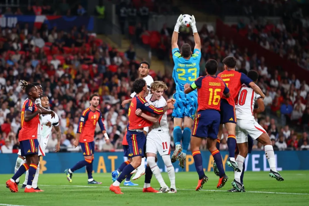 Incidencia entre España (de rojo) e Inglaterra. Foto: EFE.
