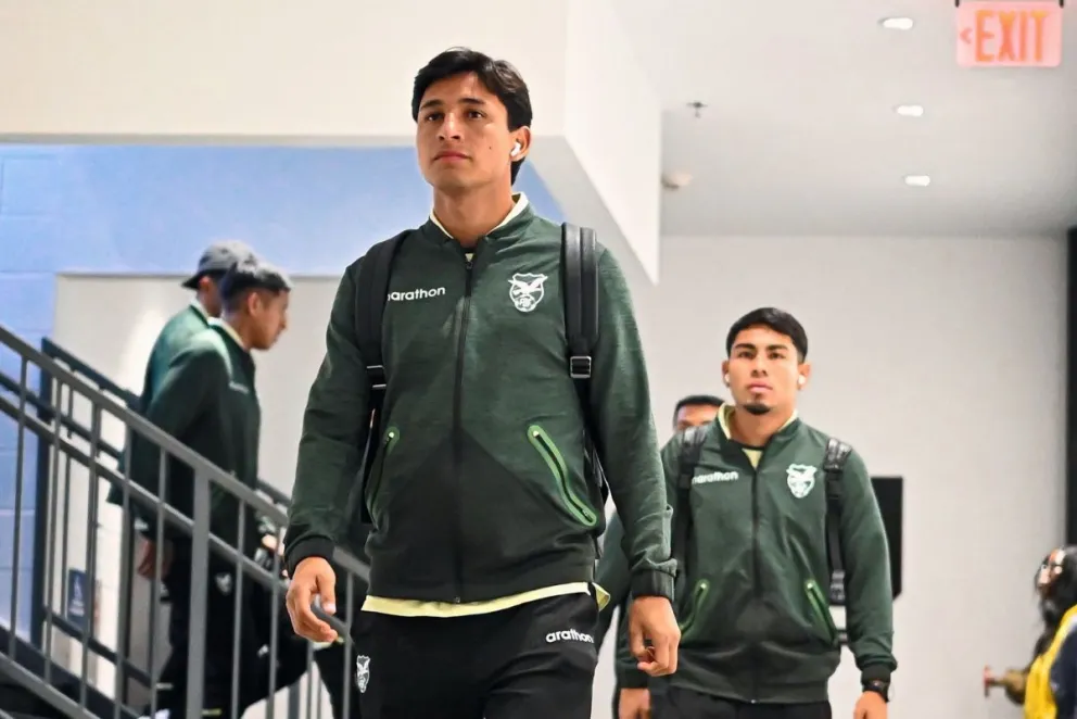 José Alfredo Flores en el momento de la llegada de la Ver al Audi Field. Metros atrás aparece Damián Medina. Foto: la Verde - FBF