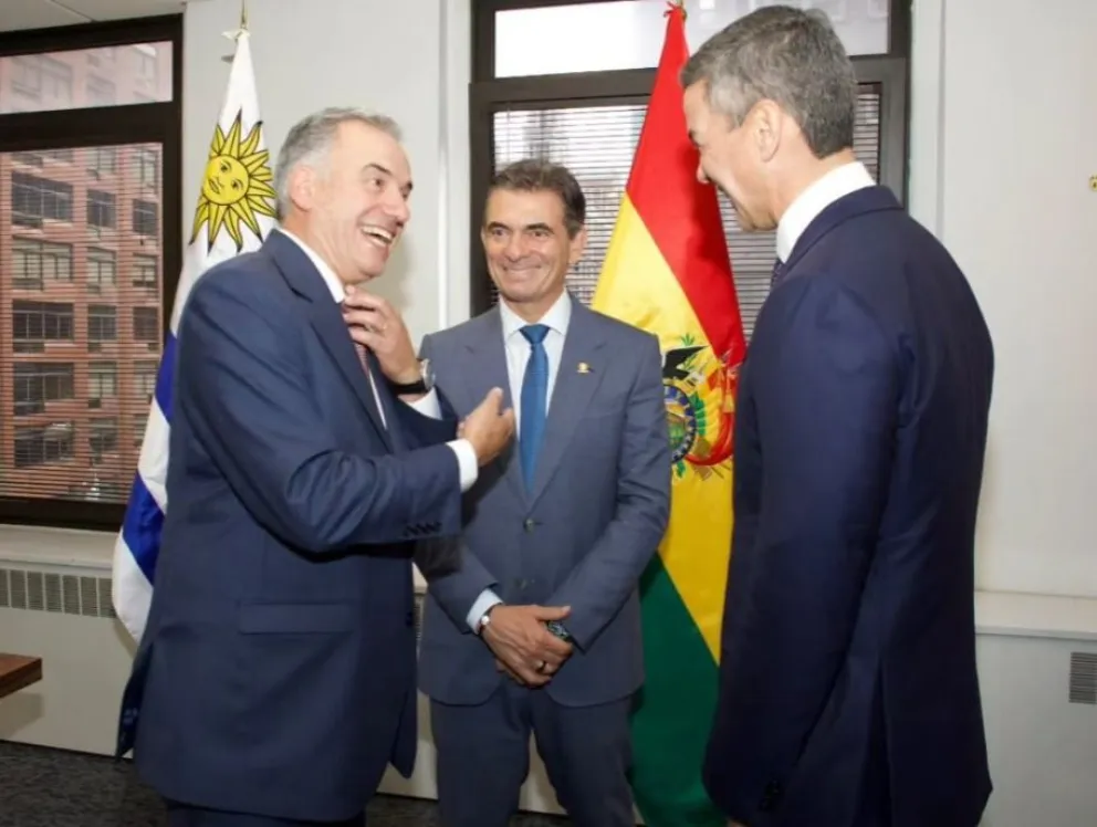 El presidente Rodrigo Paz con los presidentes Yamandú Orsi y Santiago Peña. Foto tomada de la cuenta en RRSS del presidente Rodrigo Paz