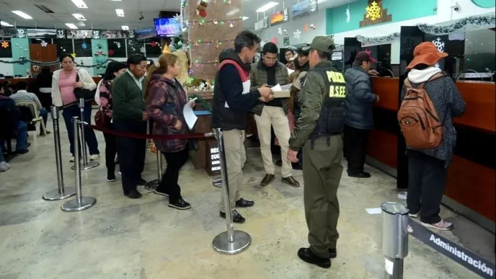 Personas que aparecen como propietarios de vehículos deudores de impuestos, podrán tramitar la baja tributaria en la Administración Tributaria Municipal. Foto: AMUN