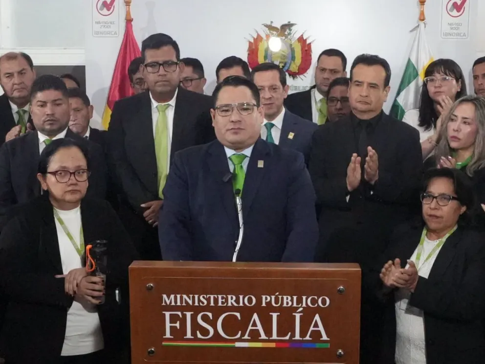 El fiscal general, Roger Mariaca, en la conferencia de prensa ofrecida este lunes en Sucre. Foto: Fiscalía General