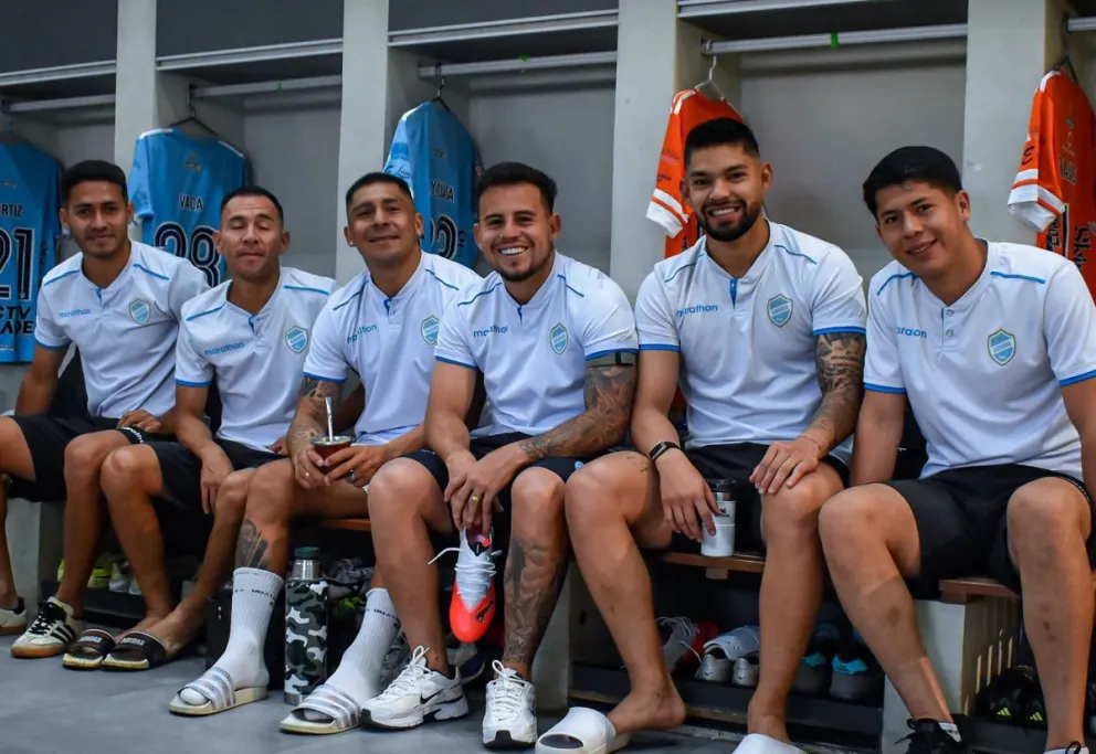 Jugadores de Aurora antes de iniciar uno de sus partidos. Crédito: Club Aurora