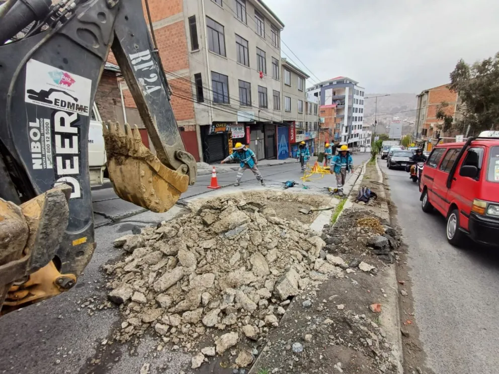 Trabajos de emergencia en la avenida Mario Mercado. Foto: Alcaldía de La Paz