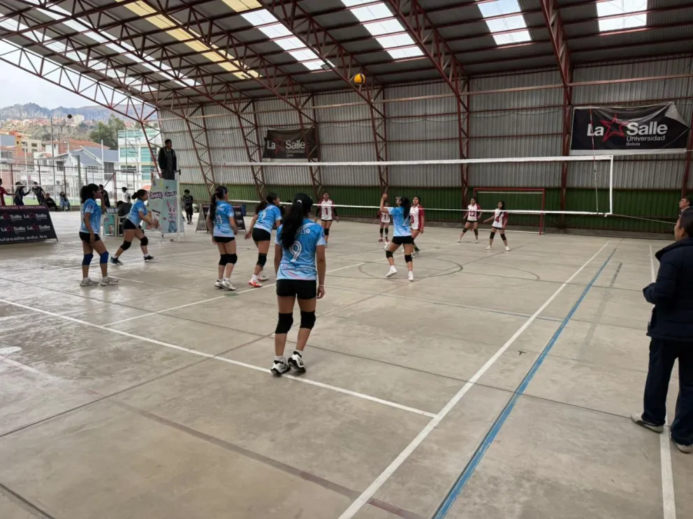 Un partido de la rama femenina. Foto: Torneo Intercolegial de Voley.