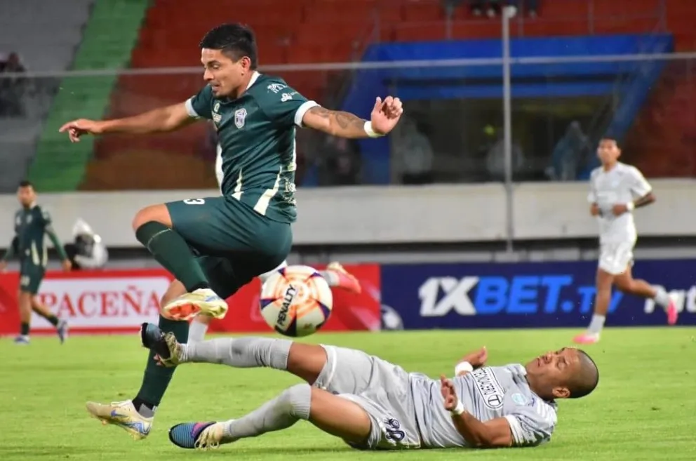 Incidencia del partido en que Aurora y San Antonio igualaron en Cochabamba. Foto: Agencia Marka Registrada