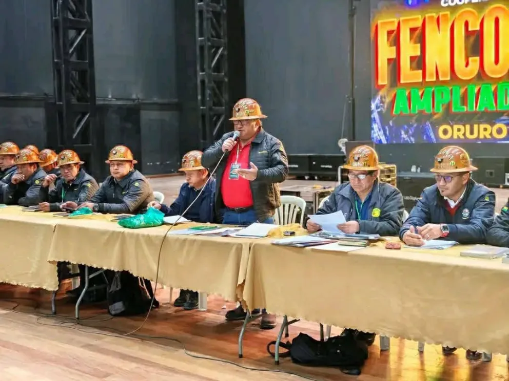 Richard Josué Caricari, presidente de la Federación Nacional de Cooperativas Mineras (Fencomin) en el ampliado realizado en Oruro. Foto: Achacachi Informa