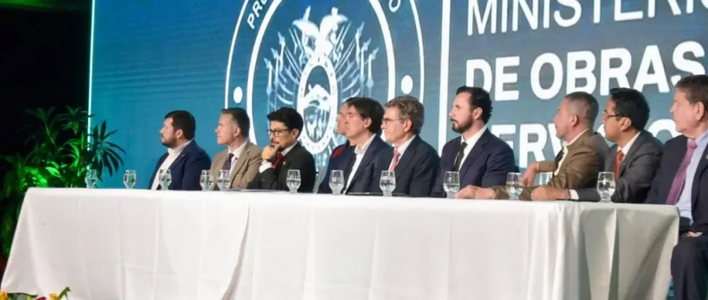 Autoridades nacionales, departamentales y municipales lanzaron este miércoles el proyecto para convertir al aeropuerto Viru Viru, en Santa Cruz, en un hub aeroportuario internacional. Foto: Unitel