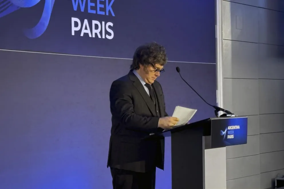 El presidente de Argentina, Javier Milei, interviene este jueves en la Argentina Week en París, un foro económico que la OCDE celebra para acelerar las inversiones europeas en medio de un drástico programa de austeridad interna. Foto: EFE