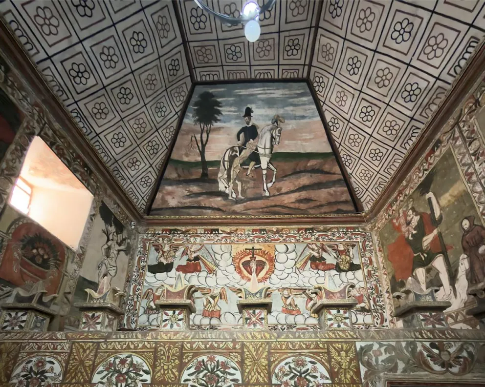 Vista de los interiores de la Iglesia de Santiago de Curahuara de Carangas, considerada un importante atractivo cultural y turístico del departamento de Oruro. Foto: Embajada de Estados Unidos en Bolivia