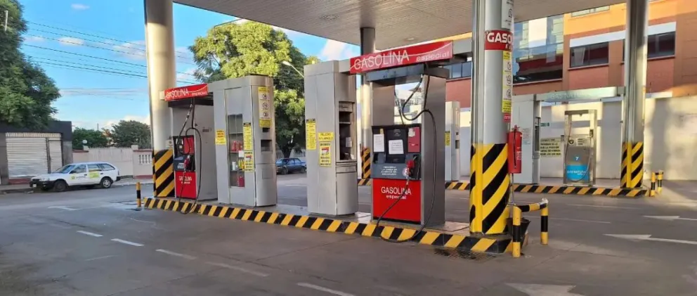 El presidente de YPFB garantiza que el precio de la gasolina no tendrá incremento. Foto Unitel