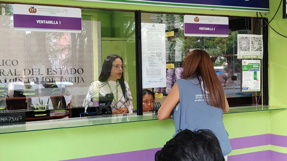 Técnicos de la Defensoría del Pueblo realizan el recorrido de verificación en las fiscalías. Foto: Defensoría del Pueblo