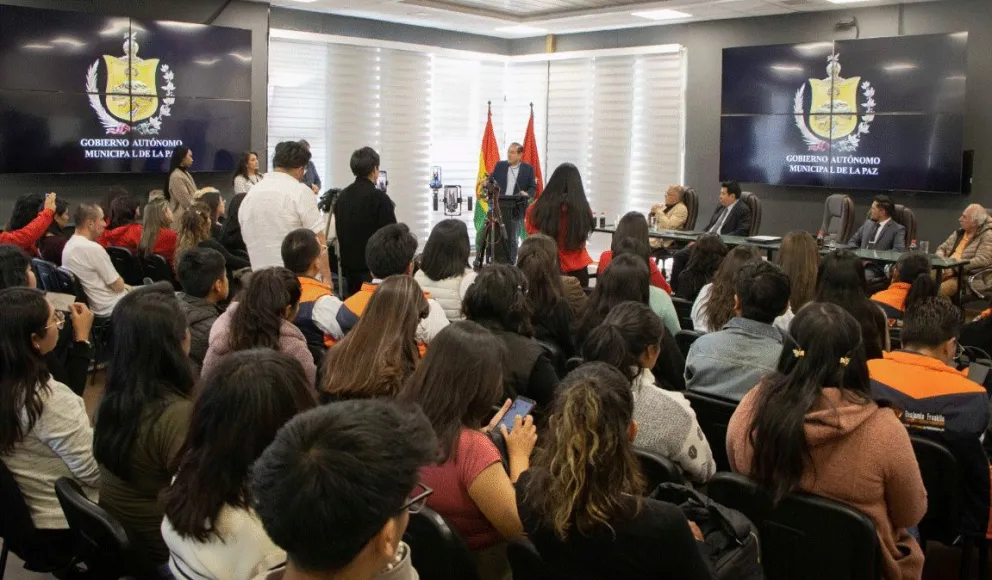 El alcalde de La Paz, César Dockweiler, durante la firma del convenio. Foto: Alcaldía