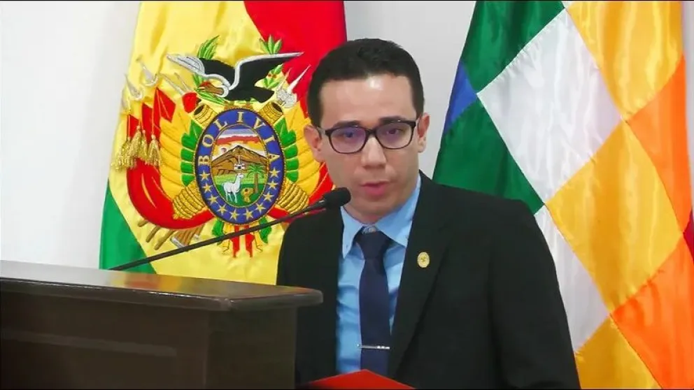 El fiscal departamental de Santa Cruz, Alberto Zeballos, fue imputado por los presuntos delitos de organización criminal y tráfico de sustancias controladas. Foto: Red Uno