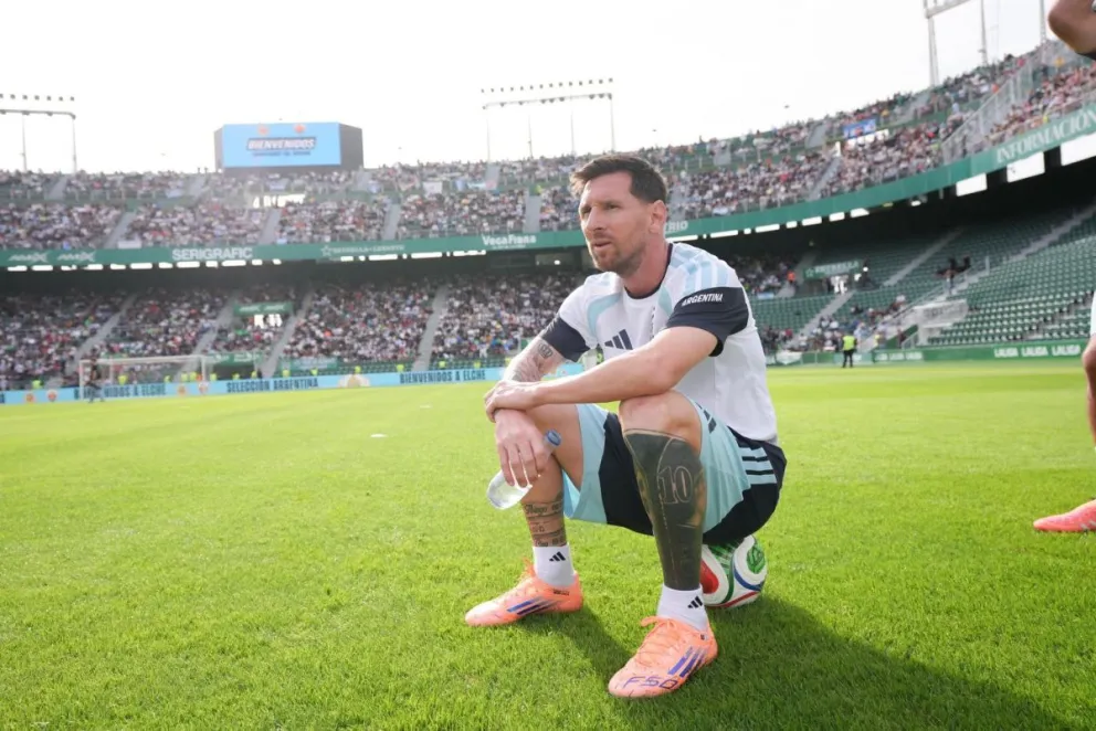 El astro argentino con la casaca de Argentina. Foto: AFA.