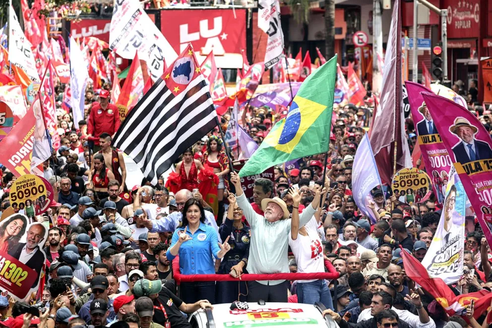 Lula participa en caravana electoral en São Paulo antes de las elecciones presidenciales. Foto: EFE
