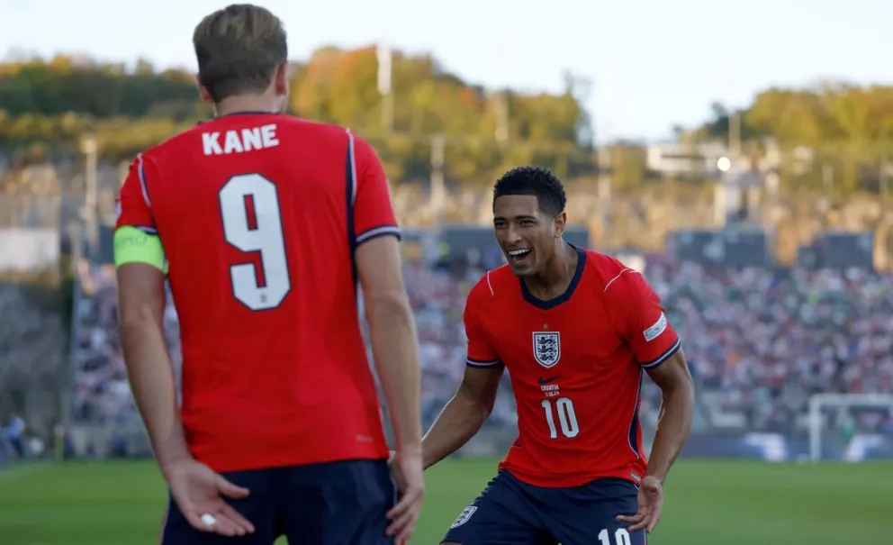 Kane (izq.) y Bellingham festejan para los ingleses. Foto: EFE.