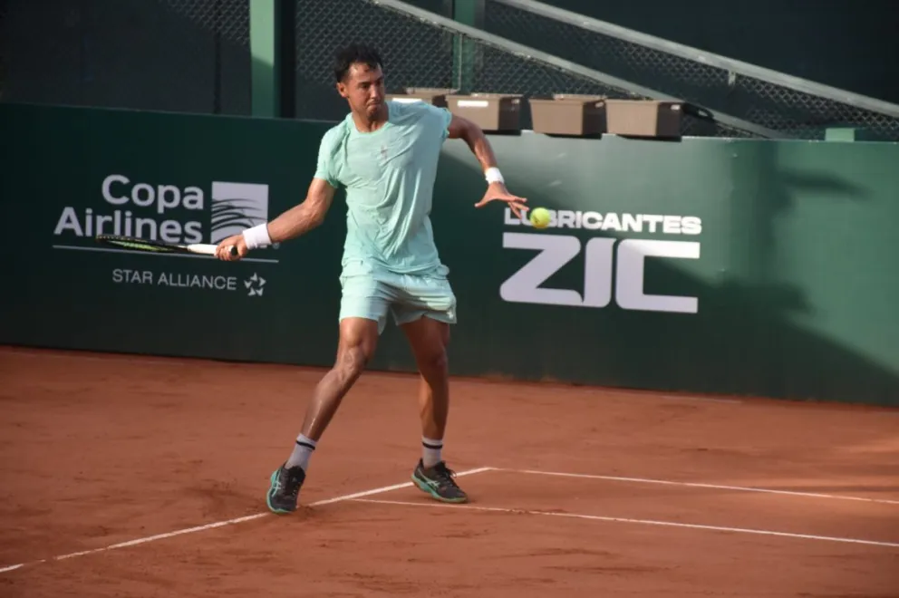 Hugo Dellien durante la final del certamen cruceño ante Prado. Foto: Bolivia Open.