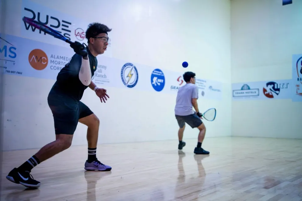 Moscoso (izq.), durante su partido de semifinales en California. Foto: IRT.