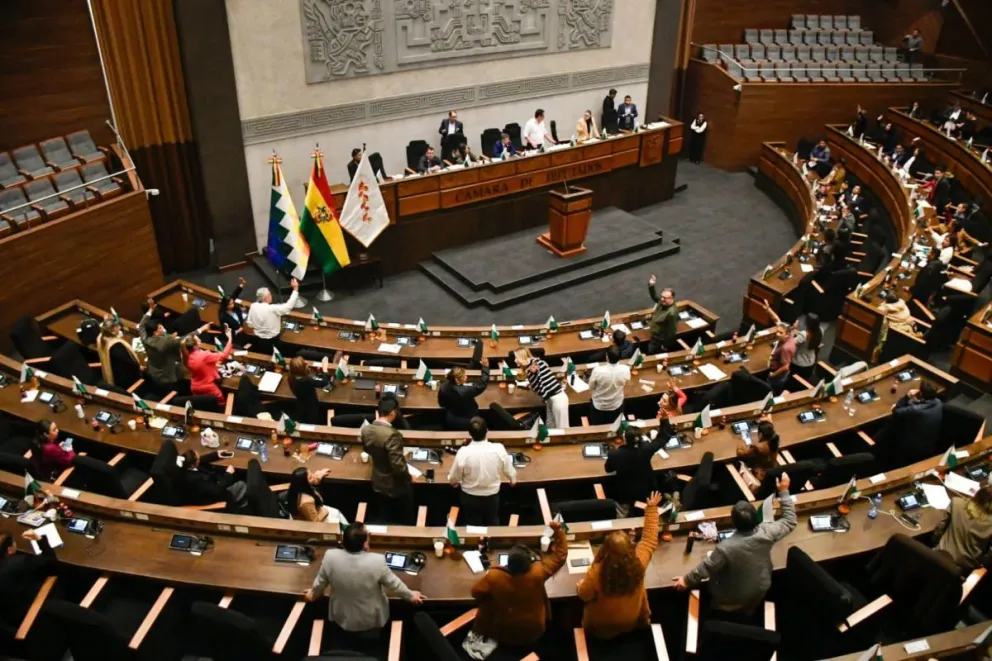 Sesión en la que se eligió a José Armando Urioste como fiscal General interino. Foto: Cámara de Senadores