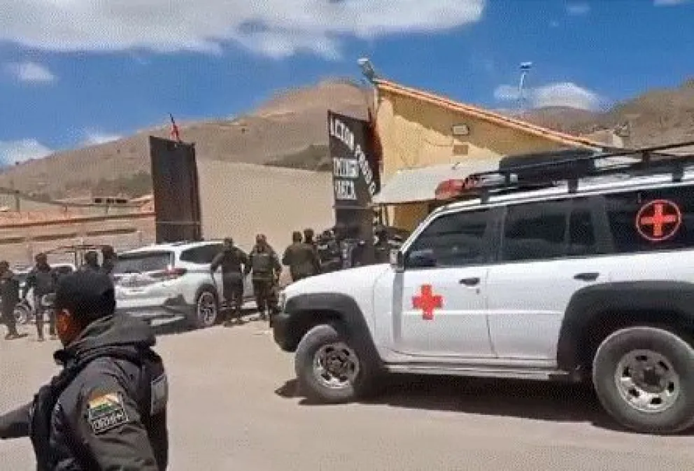 Roger Mariaca ingresa a Cantumarca, una cárcel con sobrepoblación que alberga a 850 internos pese a tener capacidad para 250. Foto: Captura del video del diario El Potosí