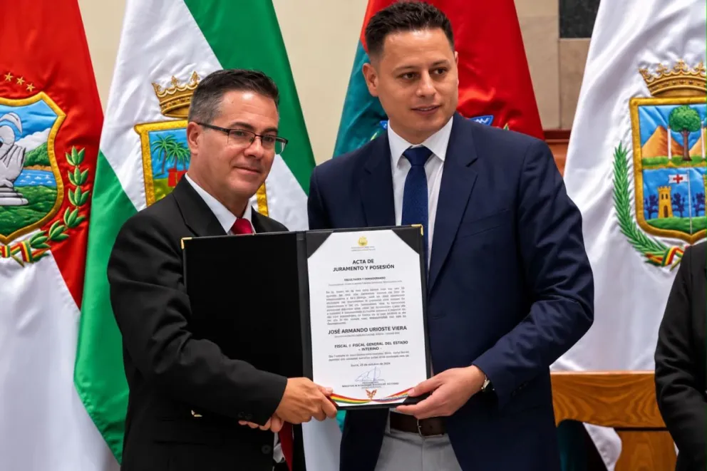 El fiscal general del Estado (ai) José Armando Urioste y el presidente de la Asamblea Legislativa, Edmand Lara. Foto: Fiscalía General del Estado