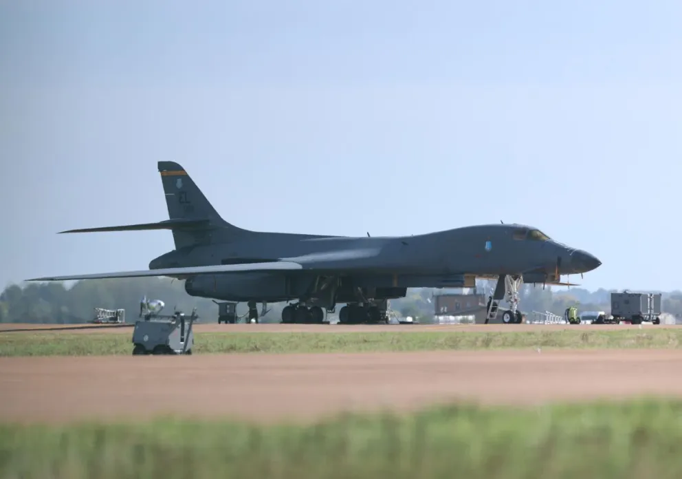 Imagen de un bombardero Lancer en la base de RAF Fairford en Gloucestershire, Reino Unido, el pasado 28 de septiembre. Foto: EFE