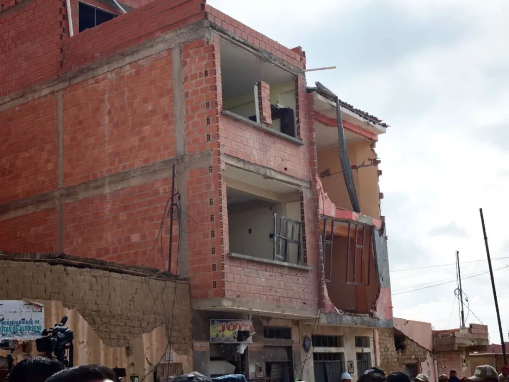 Daños causados en un domicilio particular por las explosiones en el Cuartel Bolívar de Viacha. Foto: Ministerio de Defensa