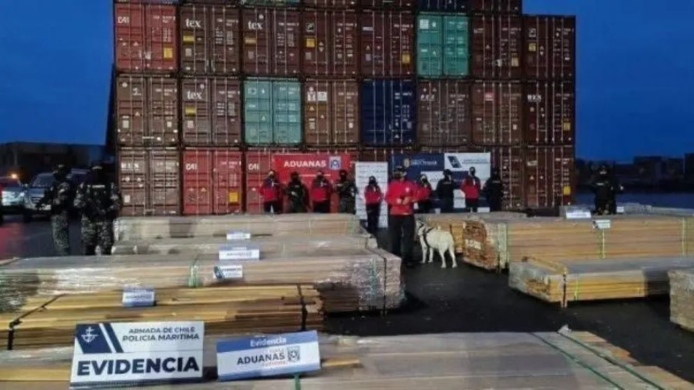 La madera incautada en el puerto de Arica, Chile. Foto ABI