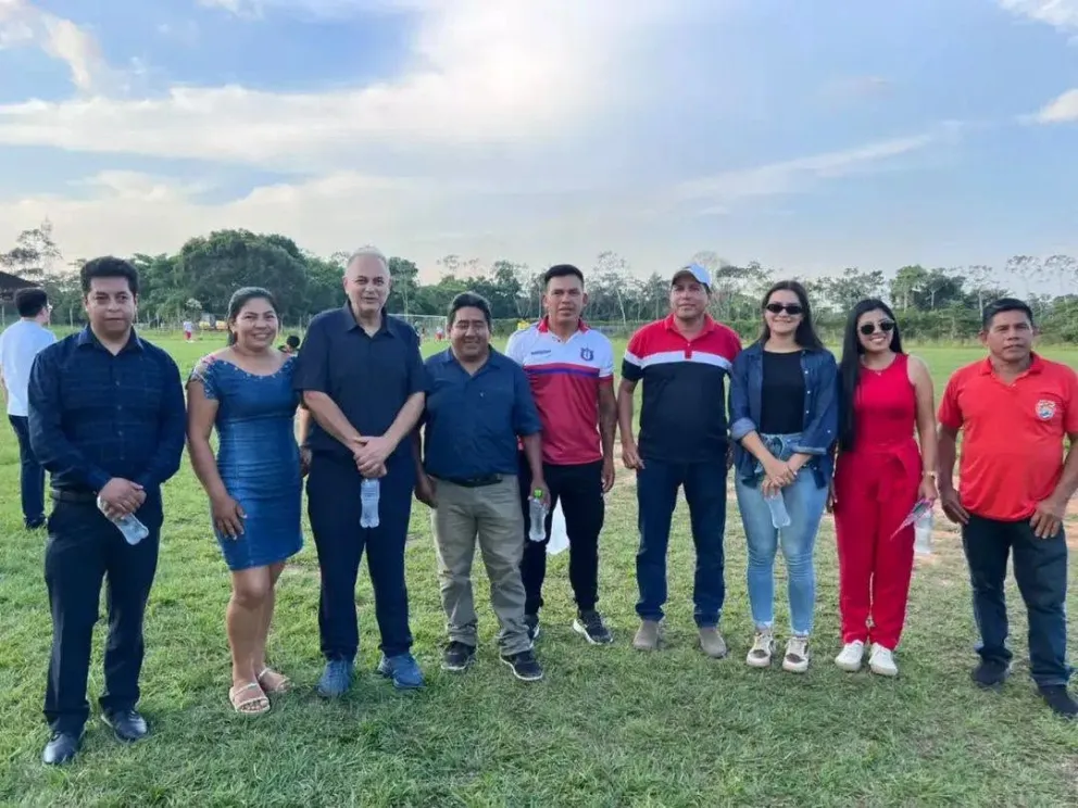 Fernando Costa junto a las autoridades de Pando en la visita que realizó recientememnte