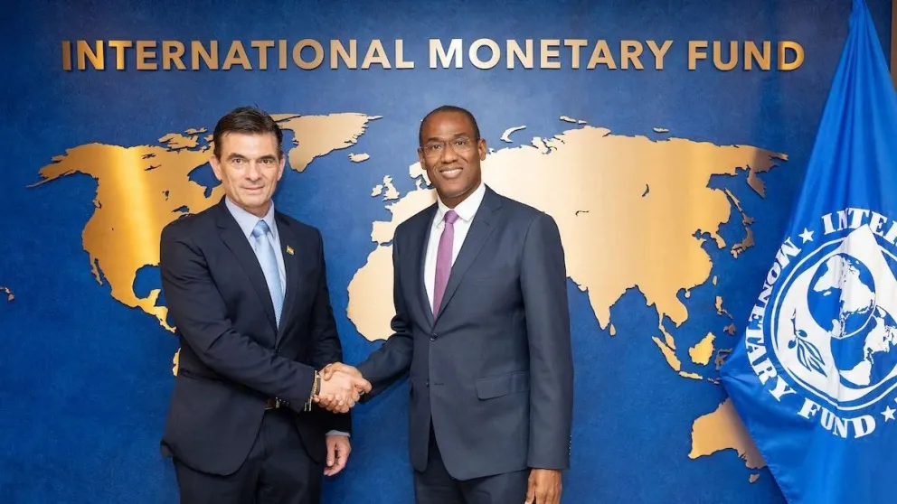 El presidente Rodrigo Paz y Nigel Clark del FMI. Foto archivo