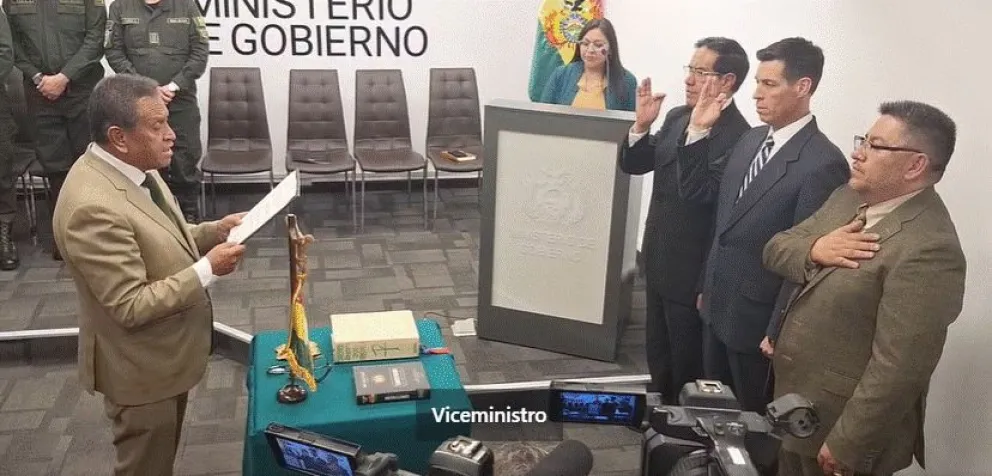 Oviedo posesiona a los nuevos viceministros. Foto: Captura
