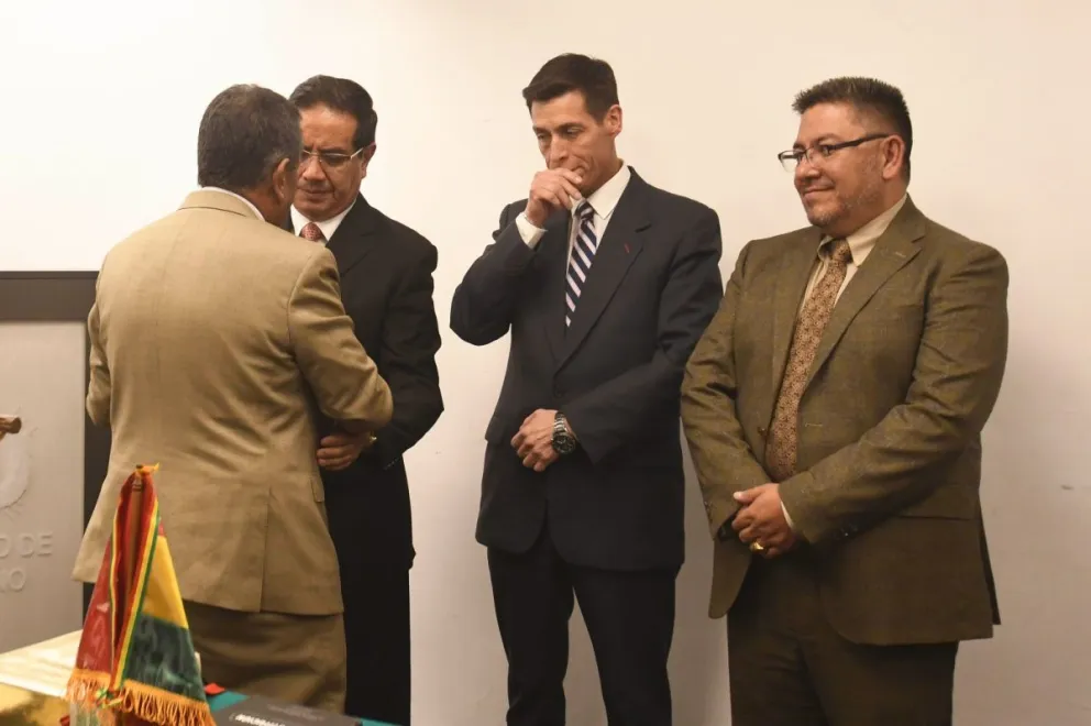 Oviedo posesiona a los nuevos viceministros. Foto: APG