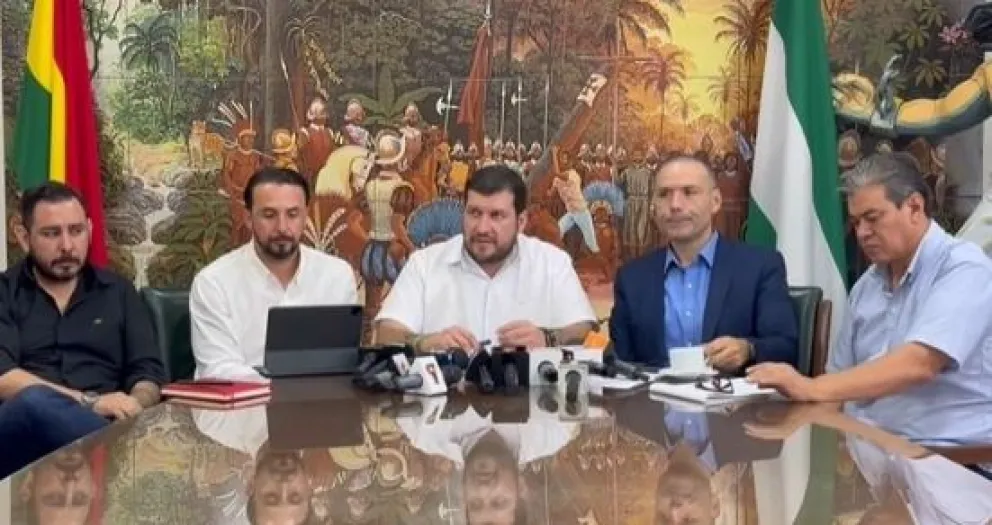 Los cívicos y el gobernador Juan Pablo Velasco. Foto: Captura de imagen